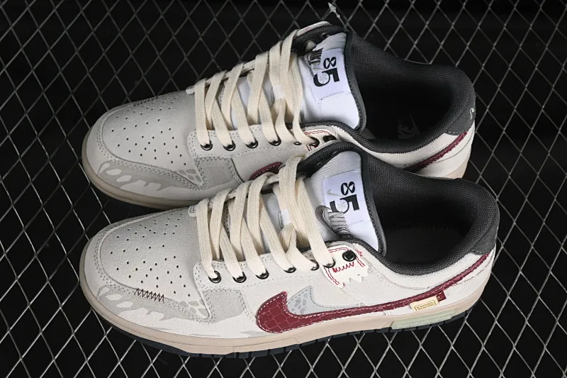 All Categories Nk SB Dunk Series Nk SB Dunk Low Low-top sneakers Nike Dunk Low "Double Swoosh" CNY Year of the Snake Panda Prank Shed the dust to welcome gold Cai Jin Low-top casual sneakers HV1800-101
